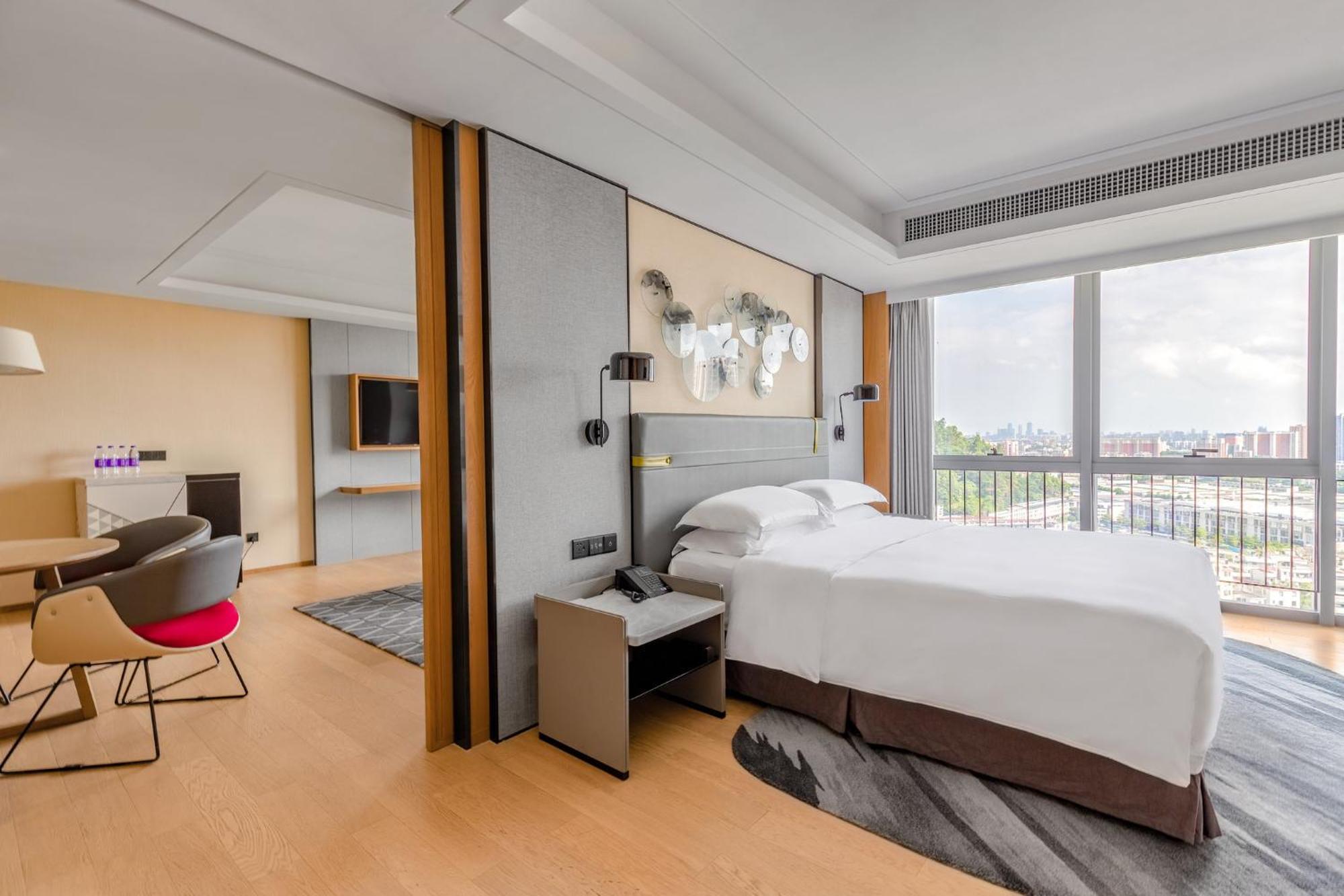 Holiday Inn Guangzhou South Lake Hotel - Ideal For Business & Leisure Exterior photo